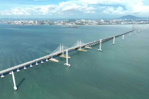 吉尔海事 锥型橡胶护舷.jpg