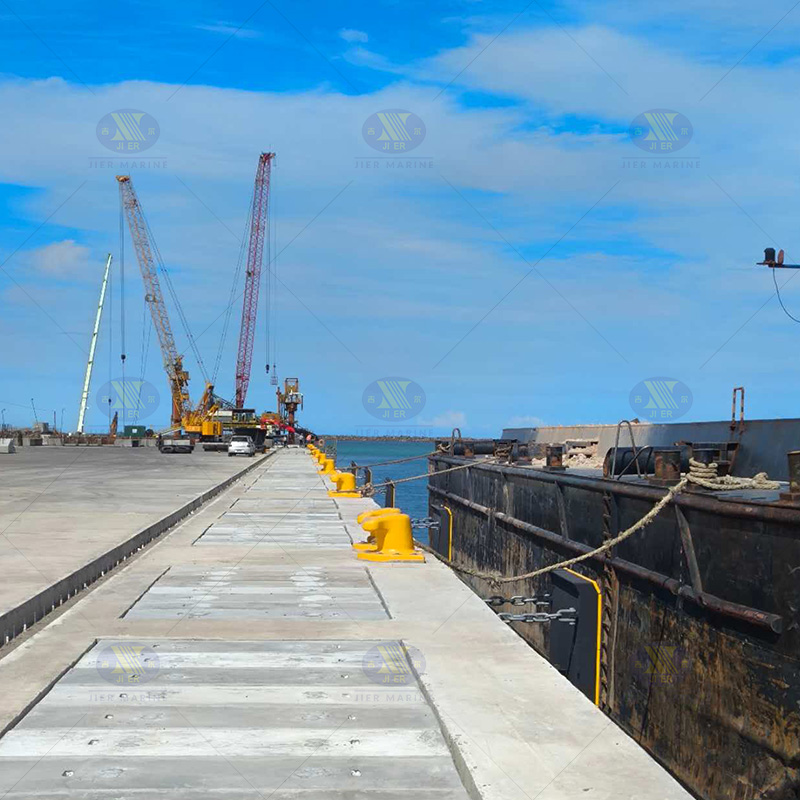 吉尔海事巴西集装箱码头项目JCO1600H锥型橡胶护舷JBT200 T头系船柱